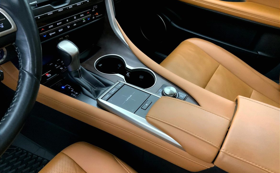 2022 Lexus RX Hybrid 450h - Photo 17